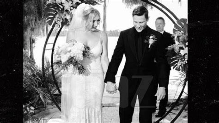 Aimee Teegarden Husband: Is She Married To Boyfriend Chris Skinner?