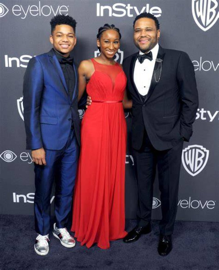 Alvina Stewart Biography, Age, Height, Family, Husband and Net Worth