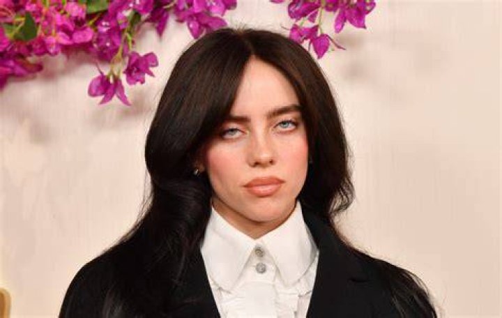 Billie Eilish Net Worth, Biography, Wiki, Boyfriend, Age, Parents, Family, photos or more