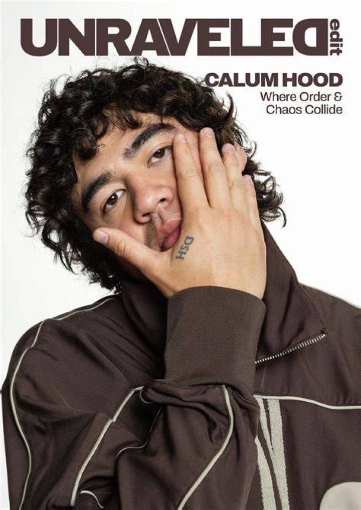 Calum Hood Girlfriend: Is He Still Dating Nia Lovelis