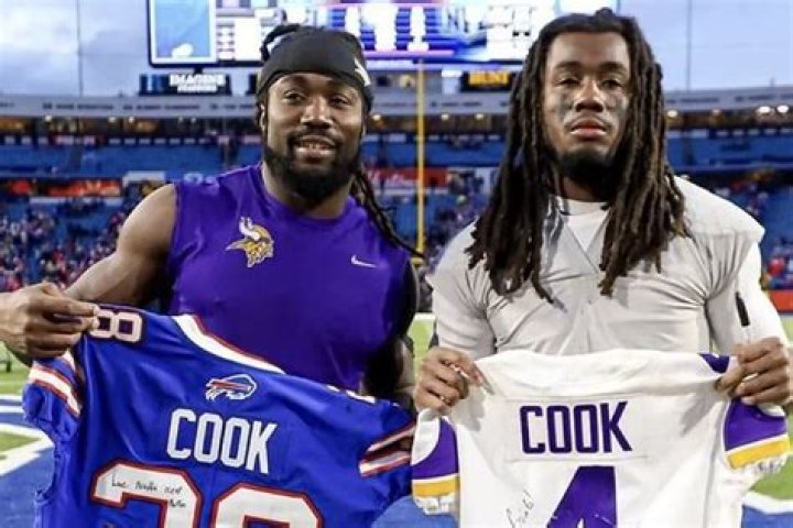 Dalvin Cook Siblings: How many brothers does Dalvin Cook have? Are James and Dalvin Cook related?