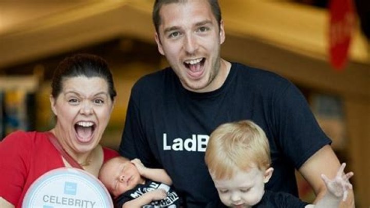 Everything About Blogger LadBaby’s Wife and Affair Details