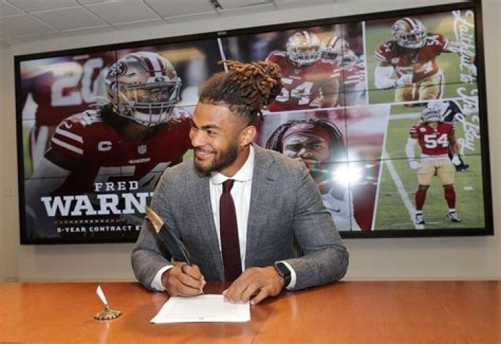 Fred Warner Salary, Net Worth, Weight, Contract, Brother, PFF, Jersey, College, 40 Time