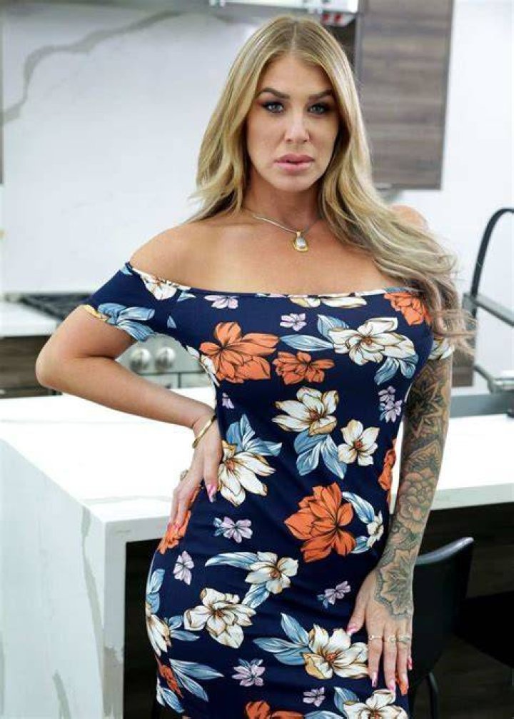 Jenna Lyng Adams Wikipedia, Age, Biography, Height, Boyfriend, Instagram