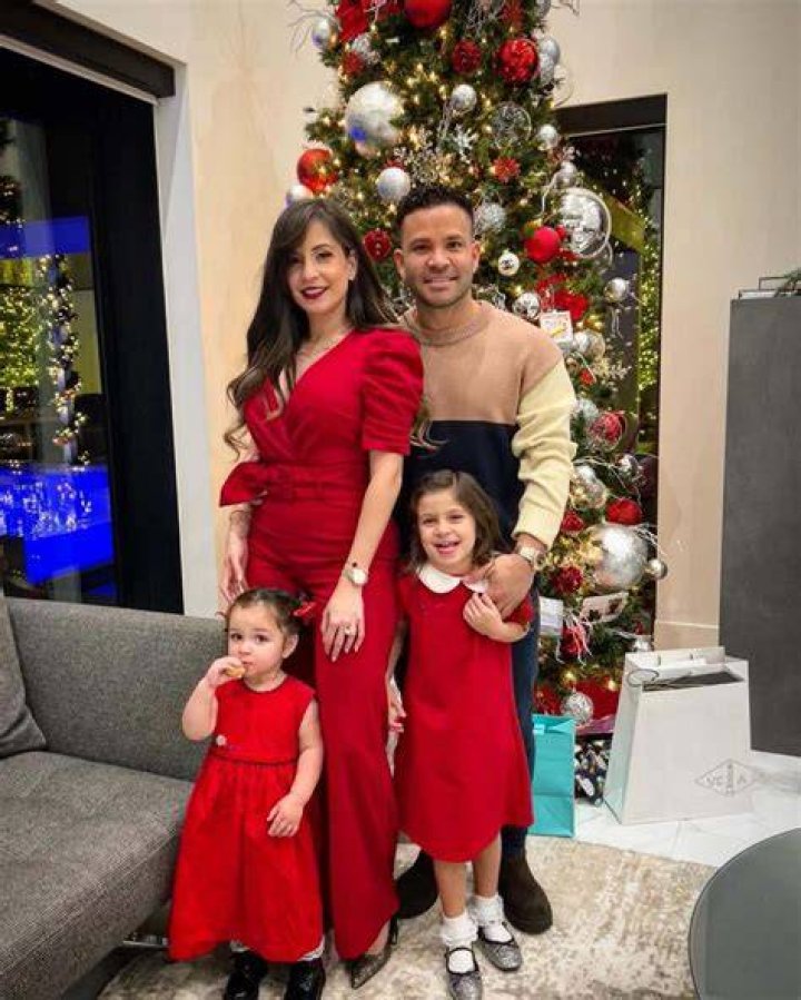 Jose Altuve – Bio, Wife, Family, Height, Weight, Salary, Net Worth, Age, Wiki
