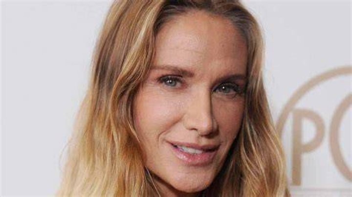 Kelly Lynch: How She Met and Married Her Soul Mate Mitch Glazer