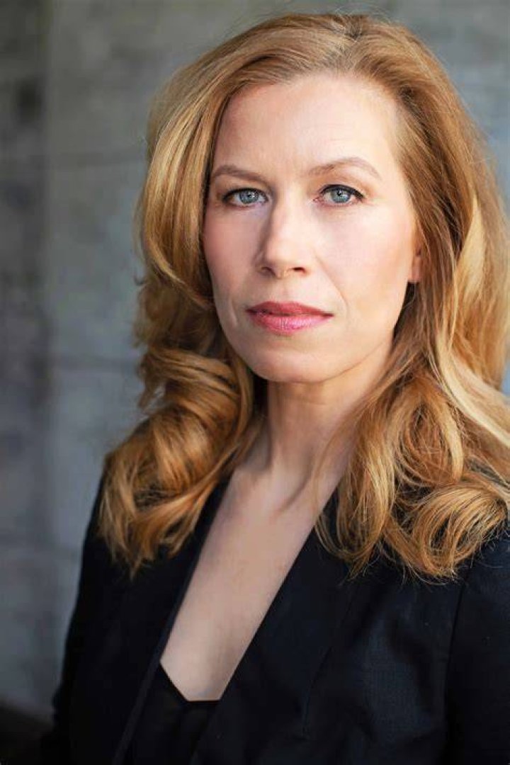 Kerri Smith’s biography, net worth, fact, career, awards and life story