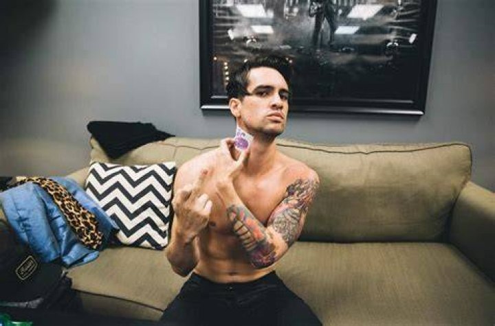 Landon Cube: dating, net worth, tattoos, smoking & body facts