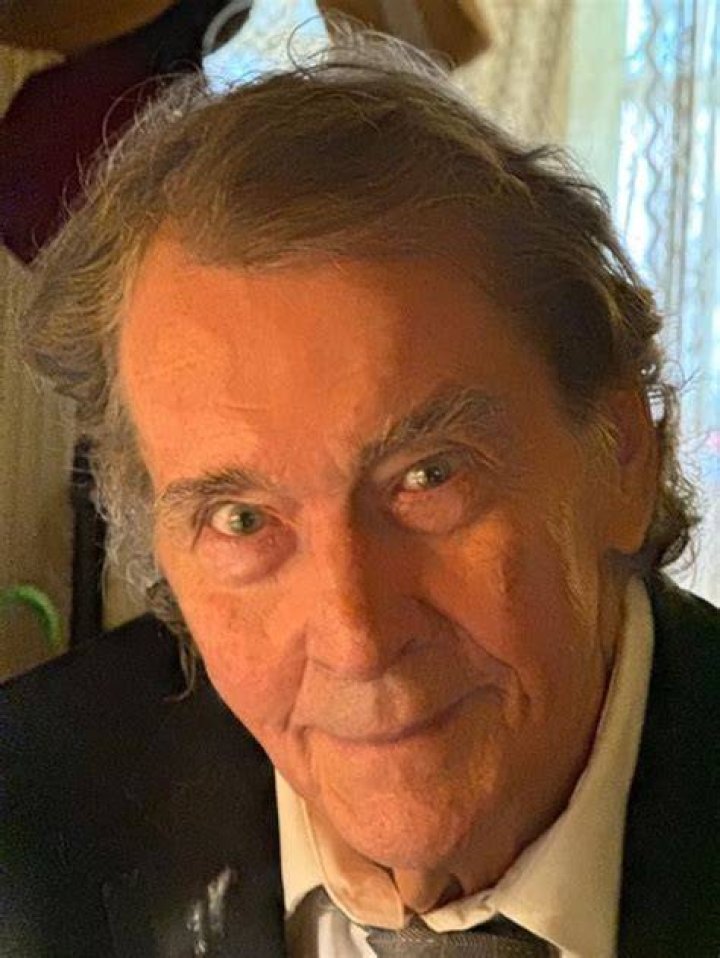 Lee Godart Net Worth, Income, Salary, Earnings, Biography