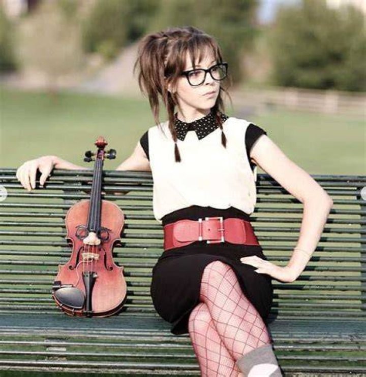 Lindsey Stirling Biography, Facts, Dating, Married, Husband, Net Worth, Religion, Age, Wiki, Family, Songs, Albums, Tour, Awards, Violin, Concert