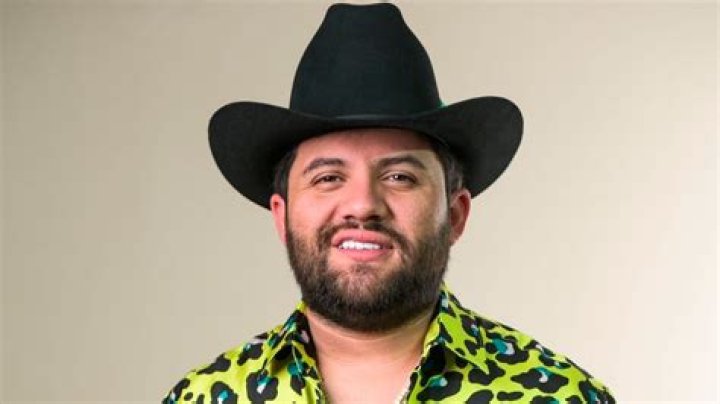 Luis R Conriquez Bio, Wiki, Age, Height, Parents, Wife, Songs, El Buho, and Net Worth
