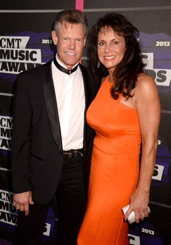 Mary Davis (Randy Travis Wife) Bio, Wiki, Age, Height, Husband, Children, and Net Worth