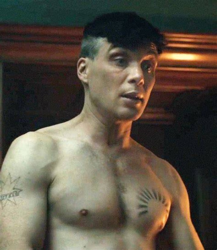 Matt Damon: Wife, net worth, tattoos, smoking & body facts