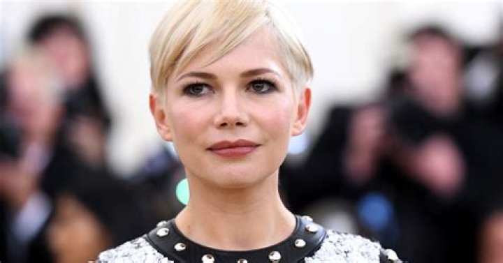 Michelle Williams: dating, net worth, tattoos, smoking & body measurements
