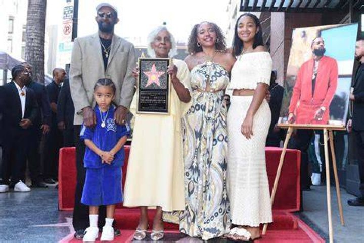 Nipsey Hussle’s Sister Samantha Smith Wiki, Bio, Age, Husband, Kids, Net Worth, Height, Parents, Family, Ethnicity, Nationality and Instagram