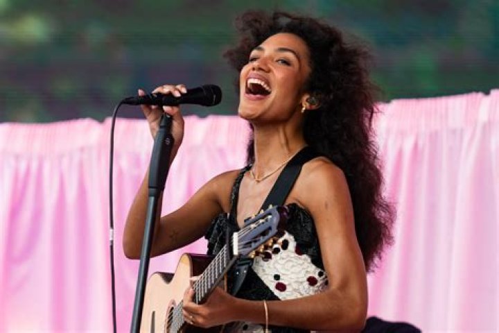 Olivia Dean Age, Height, Education, Songs