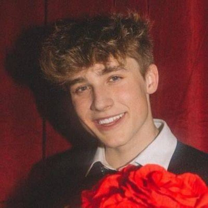Ollie Muhl- Wiki, Bio, Age, Height, Net Worth, Girlfriend