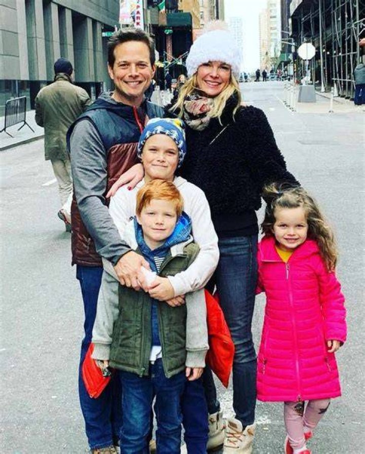 Scott Wolf Bio, Age, Wife, Family, Net Worth, Movies, TV Shows, Twitter