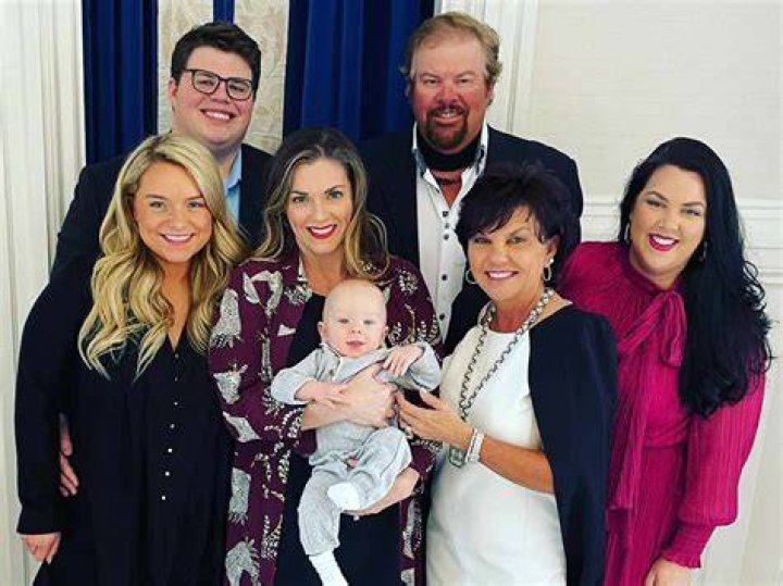 Twitch: What Is The Career Earnings Of Towelliee? Meet His Wife Lulaboo On Instagram