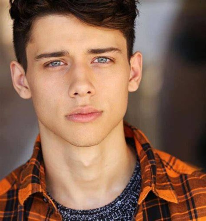Uriah Shelton Bio, Wiki, Age, Height, Family, Wife, Movies and Net Worth.