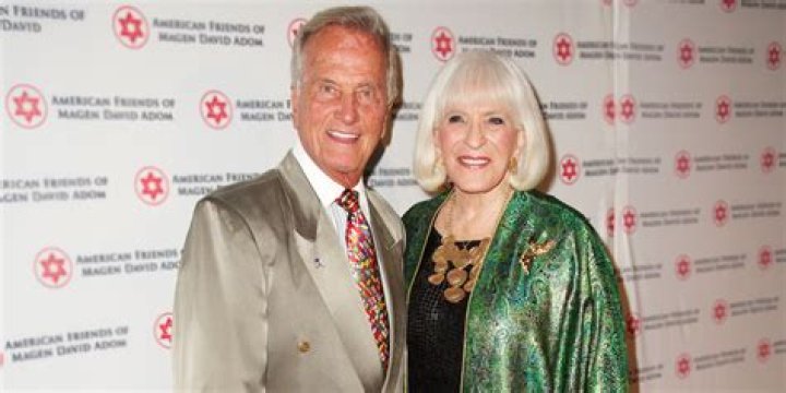 Who are Pat Freiermuths Parents? Pat Freiermuth Biography, Parents Name, Nationality and More